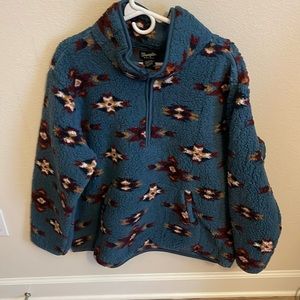 Wrangler NWOT Sherpa pullover. Brand new, wore once. Very warm and comfy!!!